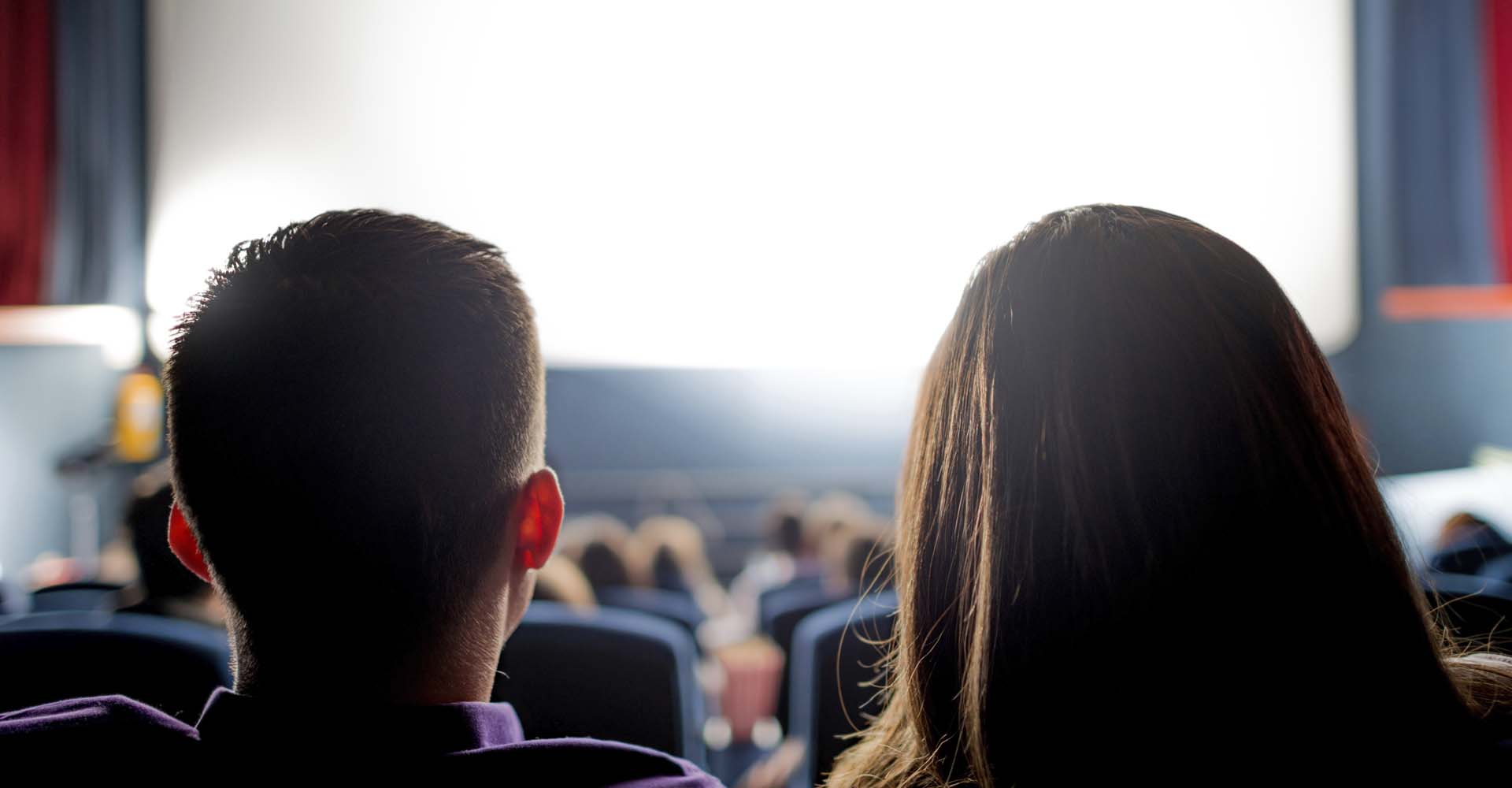 Biopublik, två personer i förgrunden