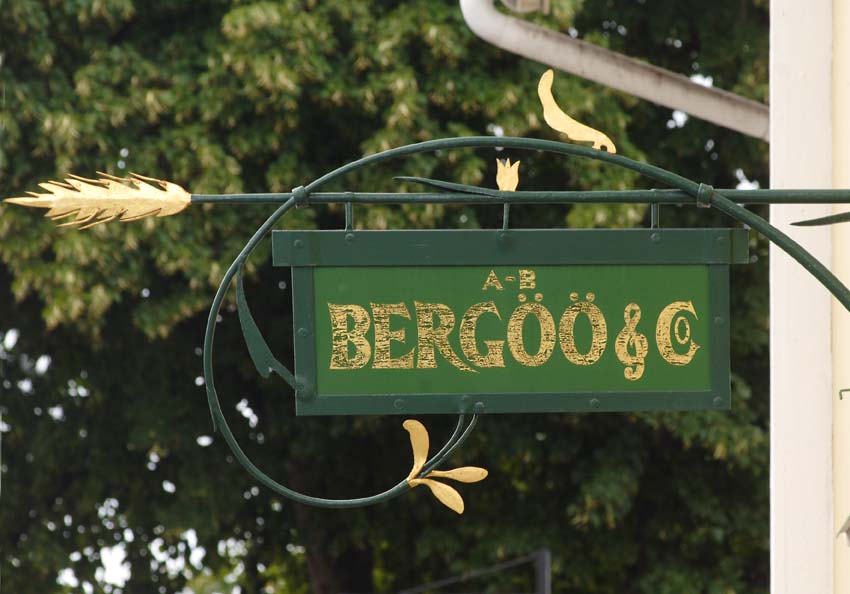 Bergöös fasadskylt